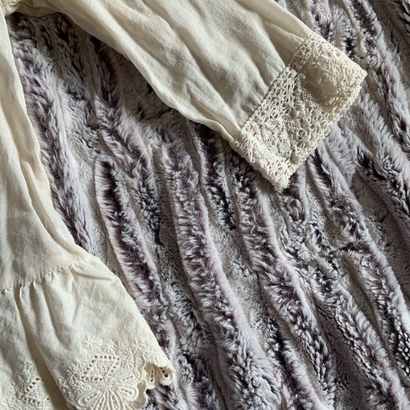 XS Free People Cream Slightly Cropped Blouse - Picture 3 of 4